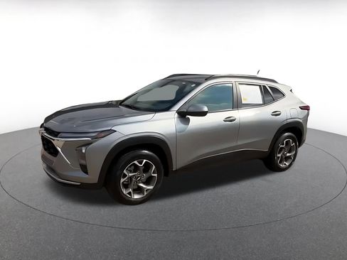 Used 2025 Chevrolet Trax LT image 8