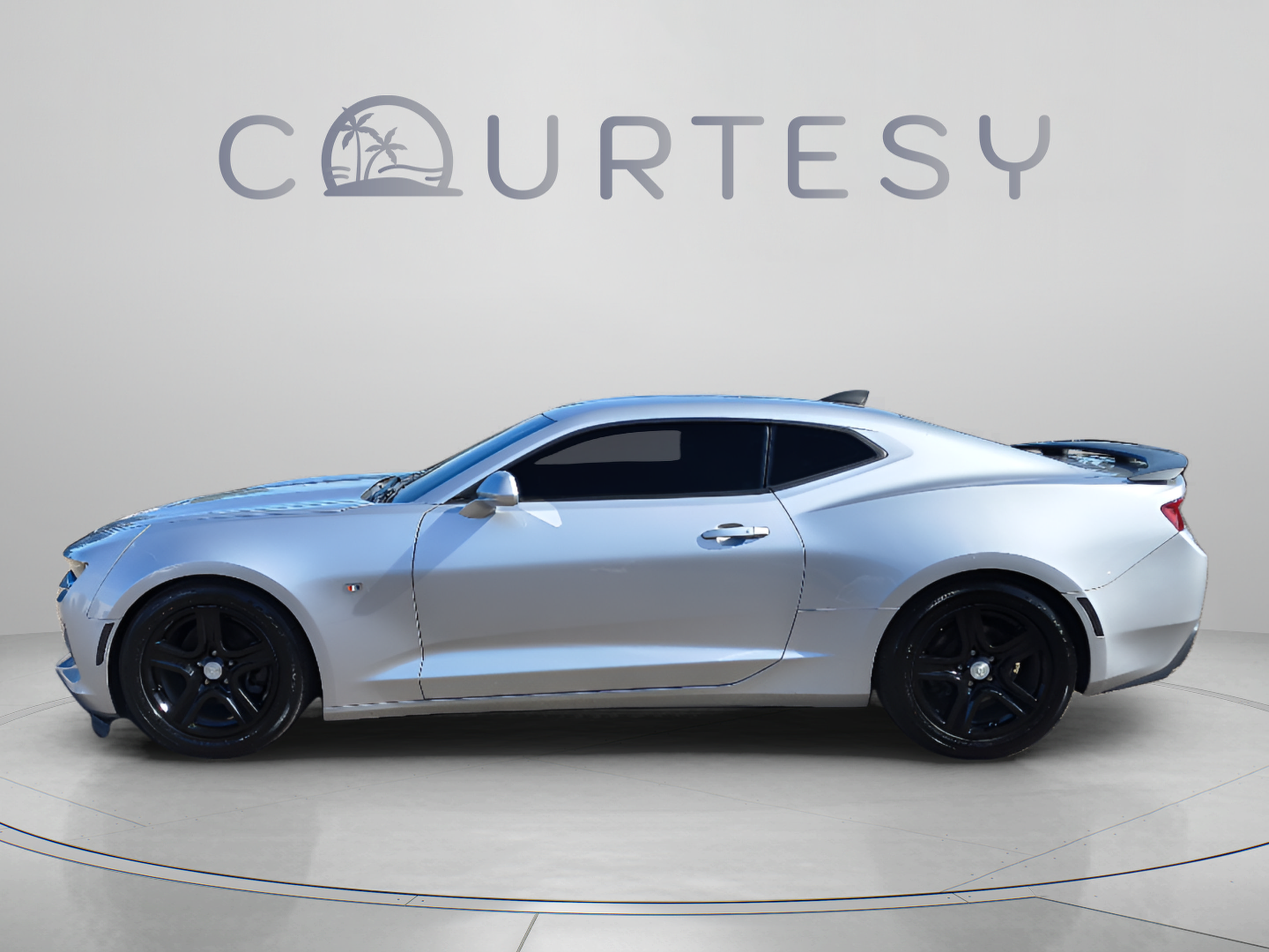 Used 2018 Chevrolet Camaro LT RWD image 2