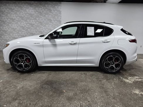 Used 2022 Alfa Romeo Stelvio Veloce image 2