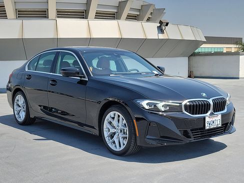 Used 2025 BMW 330i Sedan w/ Convenience Package RWD image 4