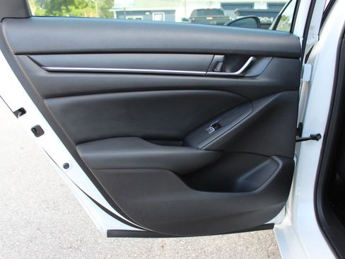 Used 2018 Honda Accord Sport image 18