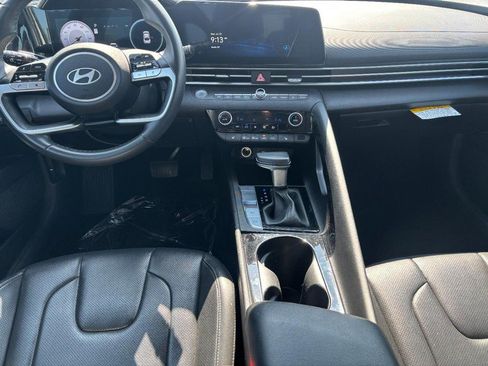 Used 2025 Hyundai Elantra Limited FWD image 14