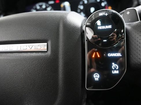 Used 2018 Land Rover Range Rover Velar S image 33