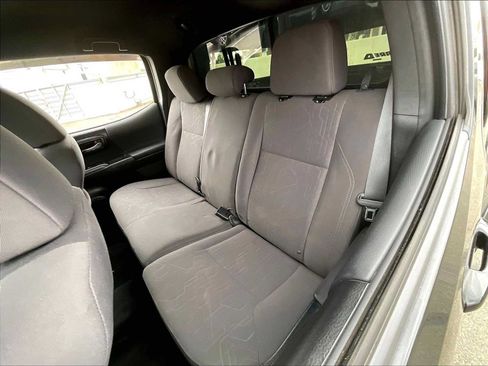 Used 2018 Toyota Tacoma TRD Off-Road w/ Technology Package AWD/4WD image 28