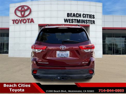 Used 2018 Toyota Highlander SE w/ Carpet Mat Package (TMS) image 10