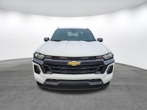 Used 2024 Chevrolet Colorado LT RWD image 2