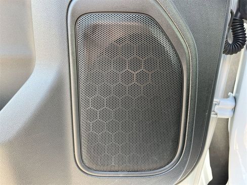 Used 2021 GMC Sierra 2500 SLT w/ SLT Convenience Package image 18