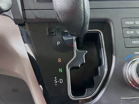 Used 2018 Toyota Sienna L FWD image 15