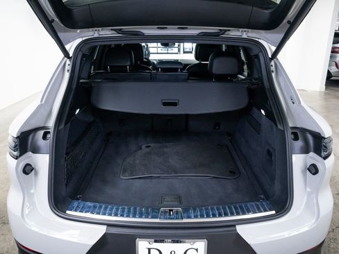 Used 2024 Porsche Cayenne image 8