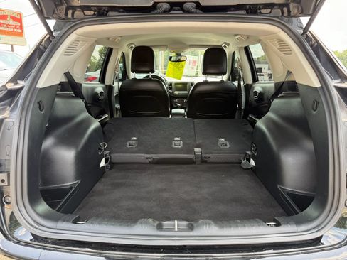 Used 2018 Jeep Compass Latitude w/ Popular Equipment Group AWD/4WD image 16