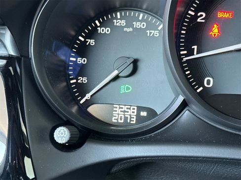 Used 2025 Porsche Macan image 30