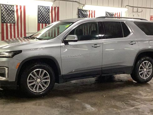 Used 2023 Chevrolet Traverse LT w/ Rear Camera Mirror Package image 2