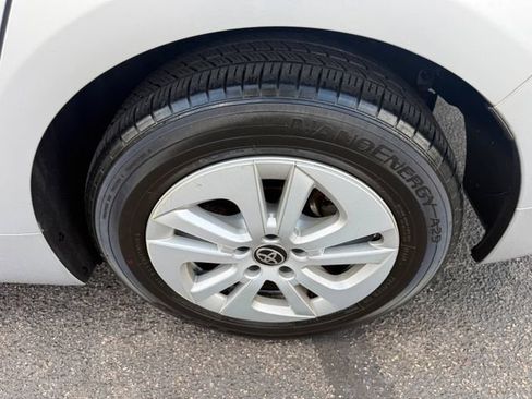 Used 2018 Toyota Prius One FWD image 11
