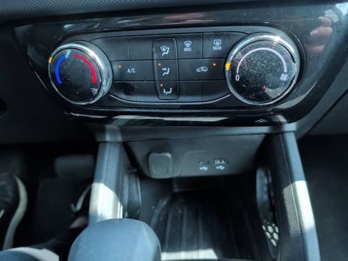 Used 2025 Chevrolet TrailBlazer LT AWD/4WD image 19