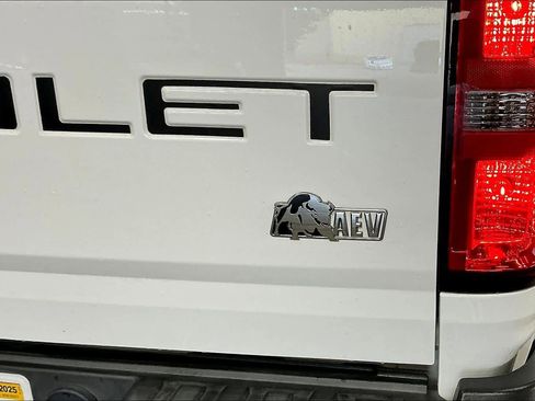 Used 2021 Chevrolet Colorado ZR2 w/ Colorado ZR2 Bison Edition image 11