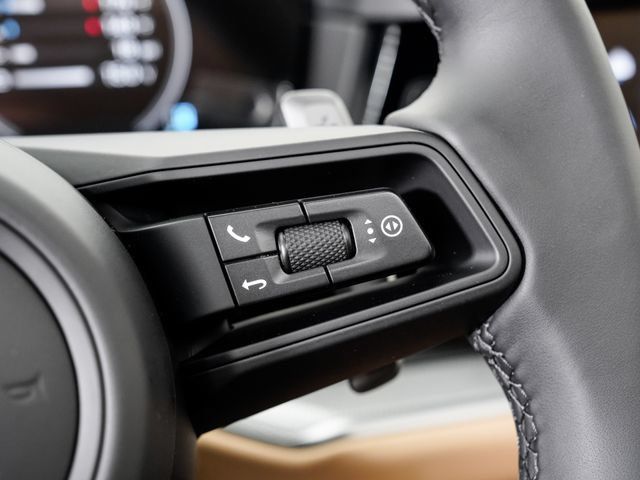 Certified 2026 Porsche Cayenne AWD/4WD image 13
