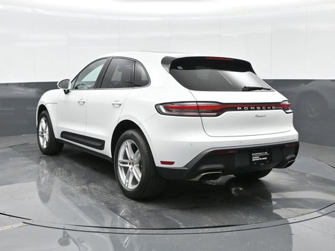 Certified 2025 Porsche Macan image 3