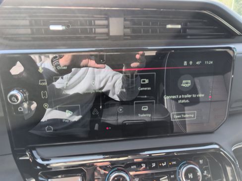 Used 2025 GMC Sierra 1500 AT4X image 23