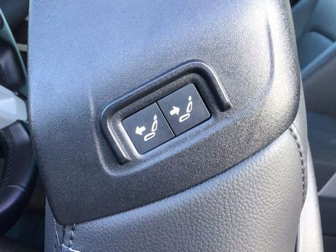 Used 2023 Land Rover Defender 90 SE image 23