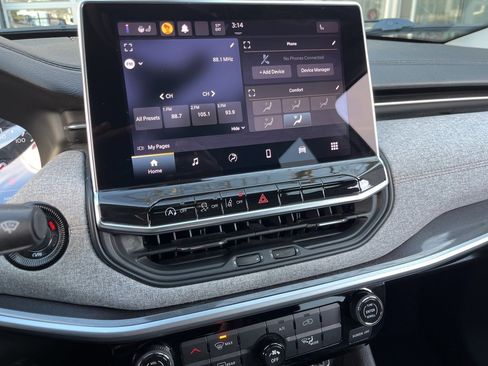 Used 2022 Jeep Compass Latitude image 31