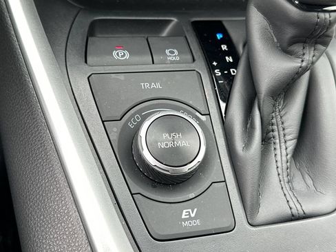 Used 2025 Toyota RAV4 LE AWD/4WD image 27