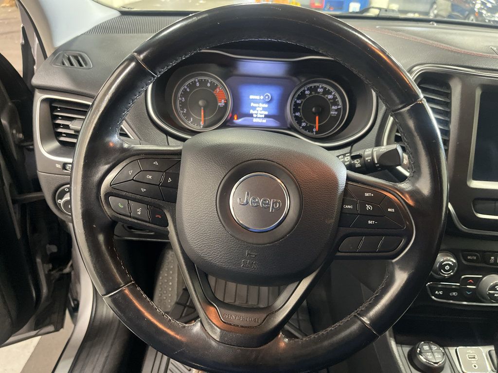 Used 2020 Jeep Cherokee Trailhawk AWD/4WD image 12