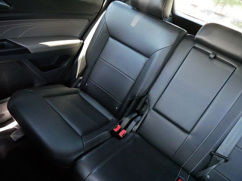 Used 2021 Volkswagen Atlas Cross Sport SE w/ Panoramic Sunroof Package AWD/4WD image 12