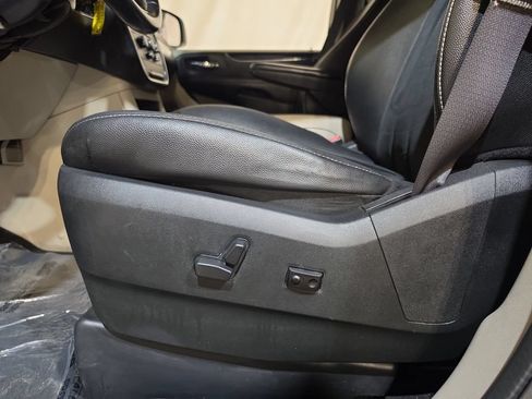 Used 2018 Dodge Grand Caravan SXT FWD image 14