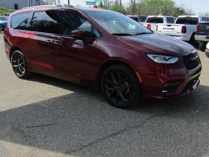 Used 2023 Chrysler Pacifica Touring-L w/ S Appearance Package