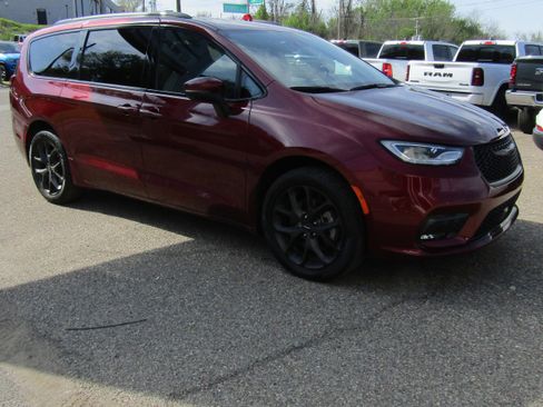 Used 2023 Chrysler Pacifica Touring-L w/ S Appearance Package AWD/4WD image 1