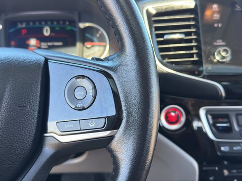 Used 2020 Honda Pilot Touring image 32