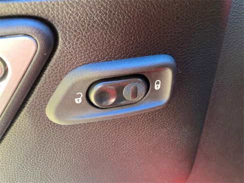 Used 2013 Jeep Wrangler Unlimited Sahara image 14