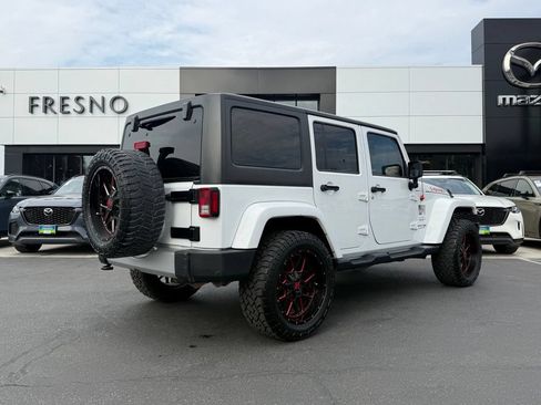 Used 2018 Jeep Wrangler Unlimited Sahara AWD/4WD image 11