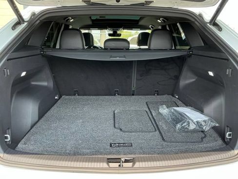 Certified 2024 Volkswagen Atlas Cross Sport SE w/ Panoramic Sunroof Package FWD image 19