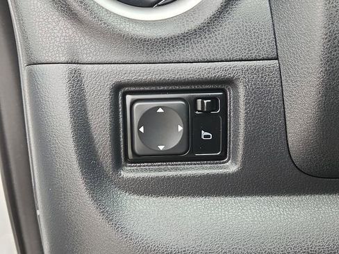 Used 2015 Nissan Versa Note SV FWD image 16