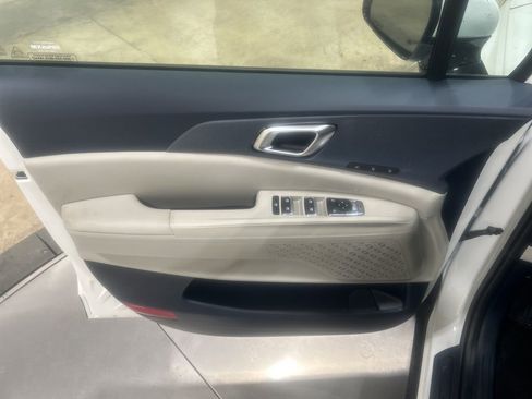 New 2026 Kia Carnival EX image 12