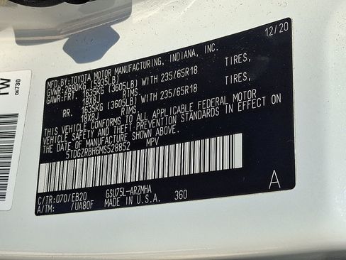 Used 2021 Toyota Highlander XLE AWD/4WD image 27