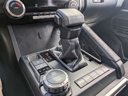 Used 2025 Toyota 4Runner SR5 AWD/4WD image 27