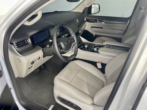 Certified 2023 Jeep Wagoneer Series III w/ Premium Group I AWD/4WD image 10