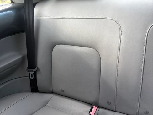 Used 2006 Volkswagen Beetle Coupe w/ Package 1 FWD image 18