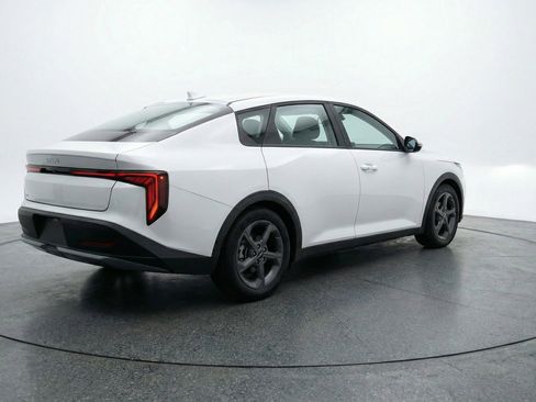 Used 2025 Kia K4 LXS image 9