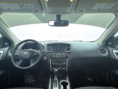 Used 2020 Nissan Pathfinder SV image 19