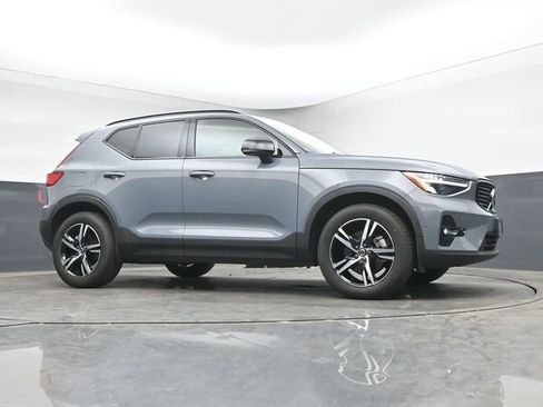 Used 2023 Volvo XC40 B5 Plus w/ Protection Package Premier AWD/4WD image 43