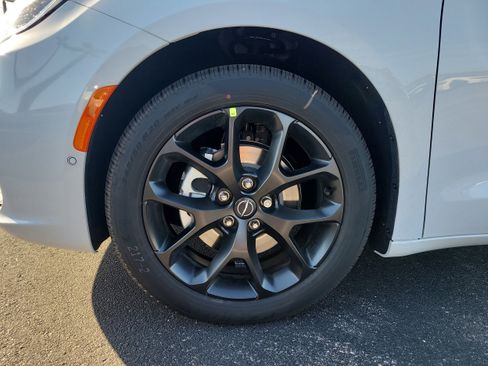 New 2026 Chrysler Pacifica Limited w/ S Appearance Package image 10