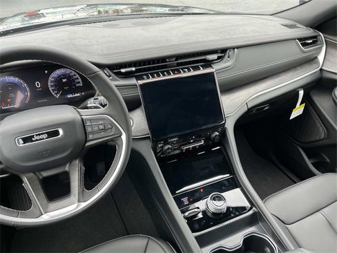 New 2025 Jeep Grand Cherokee Limited image 13