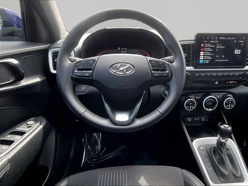 Used 2024 Hyundai Venue Limited FWD image 8