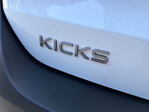 Certified 2025 Nissan Kicks SV FWD image 9