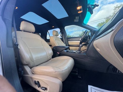 Used 2016 Ford Explorer XLT w/ Equipment Group 202A FWD image 23