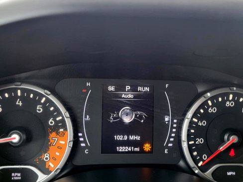 Used 2017 Jeep Renegade Latitude w/ Cold Weather Group image 6