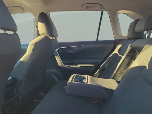 Used 2021 Toyota RAV4 LE image 10